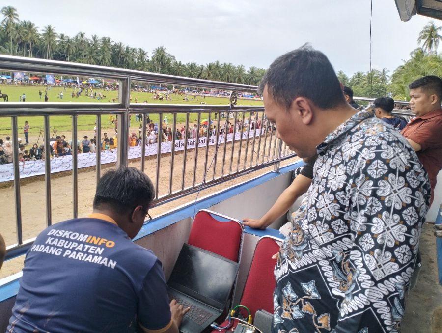 PLN Icon Plus Fasilitasi Akses Internet Gratis pada Event Pacu Kuda Bupati Padang Pariaman Cup 2025