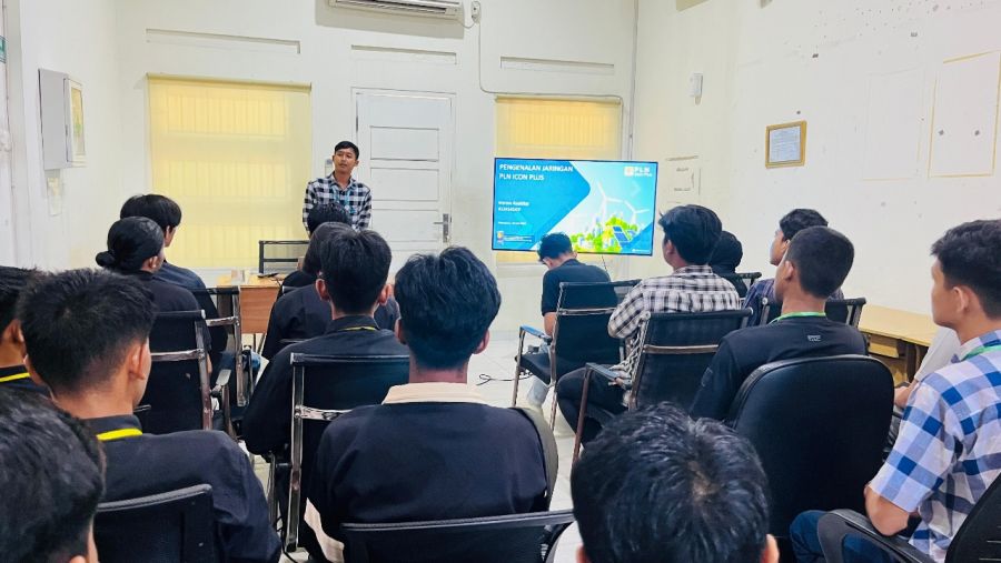 PLN Icon Plus Gelar Pembekalan Vokasi untuk Siswa Magang di Kantor PLN Icon Plus Perwakilan Riau