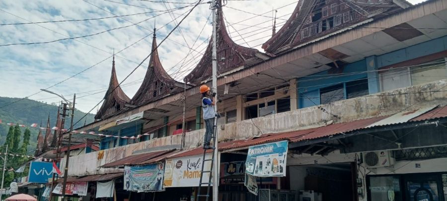 PLN Icon Plus Lakukan Pemeliharaan Kabel Fiber Optik di Pasar Sawahlunto