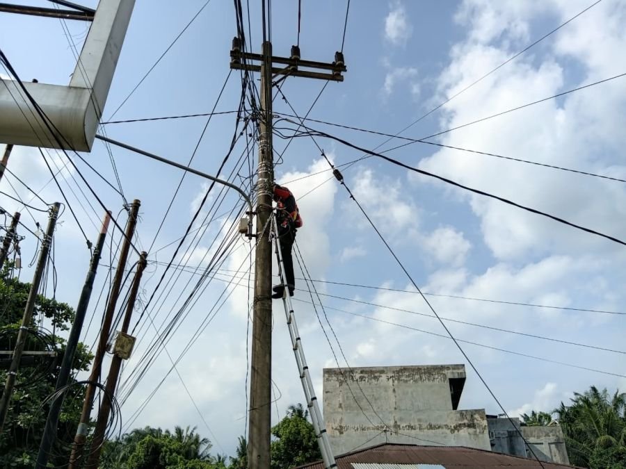 PLN Icon Plus Lakukan Pemeliharaan Jaringan Fiber Optik di Kota Padang