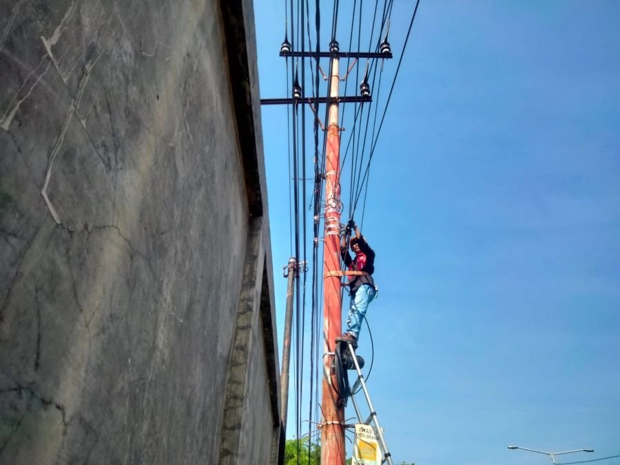 PLN Icon Plus Lakukan Pemeliharaan Jaringan Fiber Optic di Jalur Batung Taba Nan XX