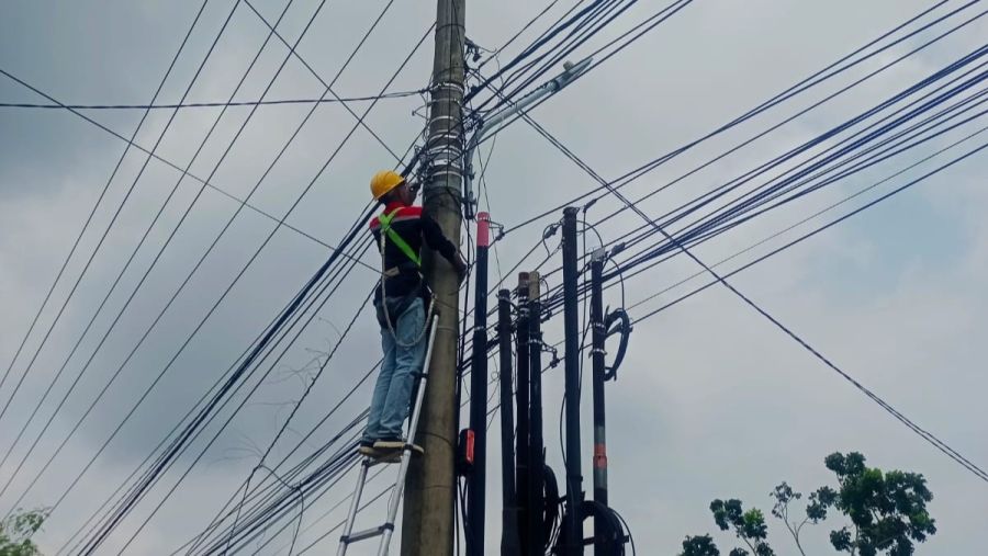 PLN Icon Plus Lakukan Pemeliharaan Jalur Fiber Optik di Kota Pekanbaru