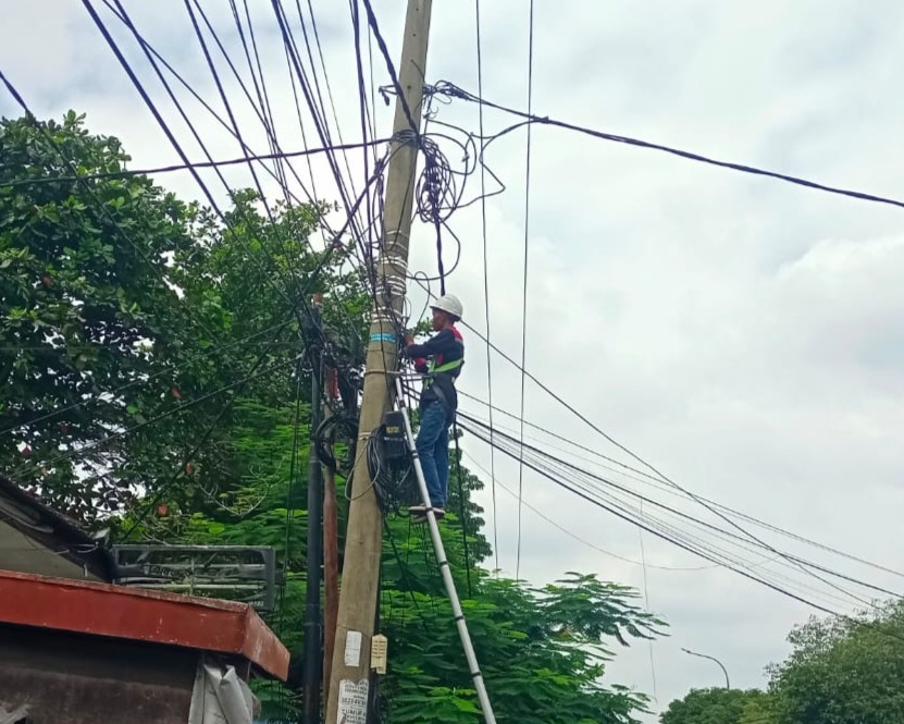 PLN Icon Plus Lakukan Pemeliharaan Jaringan Fiber Optik di Kecamatan Sail Pekanbaru