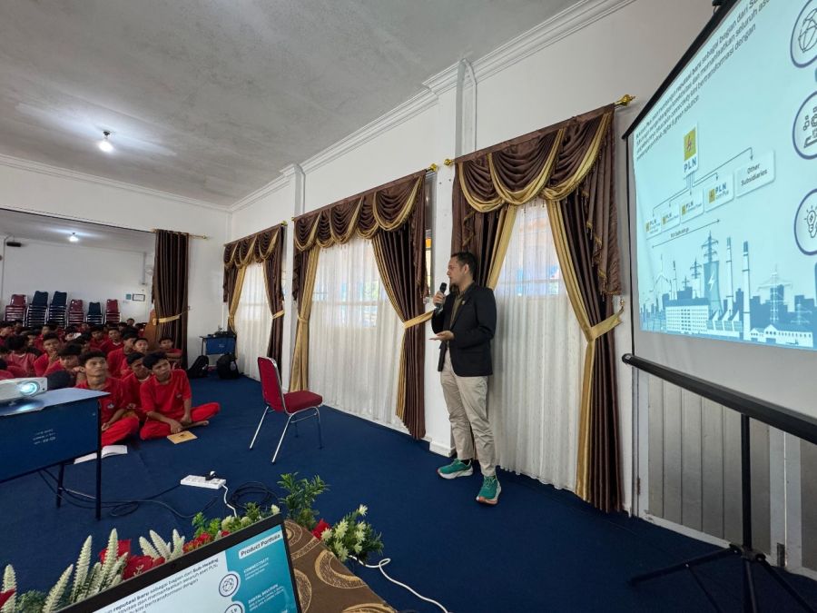 PLN Icon Plus Perkenalkan Inovasi Digital dan Energi Hijau ke Siswa/i SMK Negeri 4 Tanjung Pinang