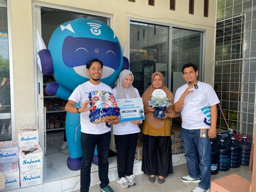 PLN Icon Plus Rayakan Hari Pelanggan Nasional dengan Berikan Souvenir untuk Pelanggan ICONNET