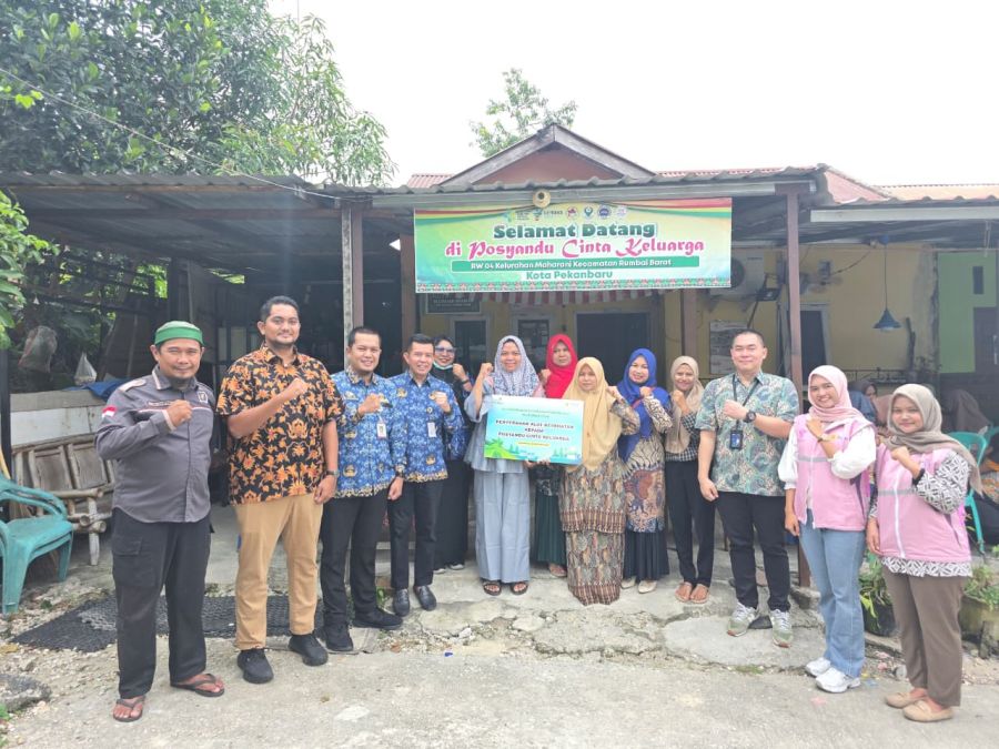 PLN Icon Plus Salurkan Bantuan Alat Kesehatan untuk Posyandu Cinta Keluarga di Pekanbaru