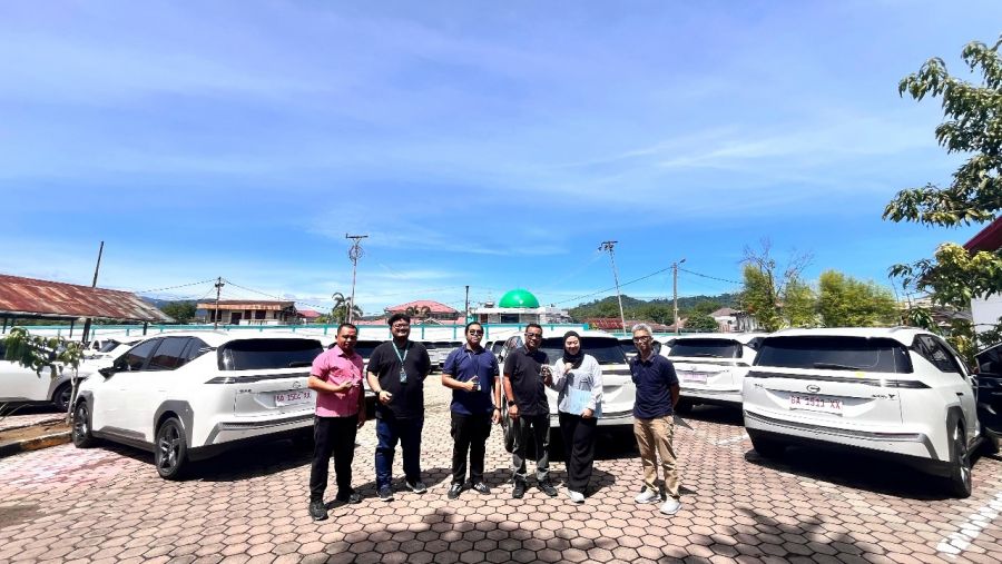 PLN Icon Plus Serahkan 27 Mobil Listrik Kendaraan Operasional ke PLN UID Sumbar