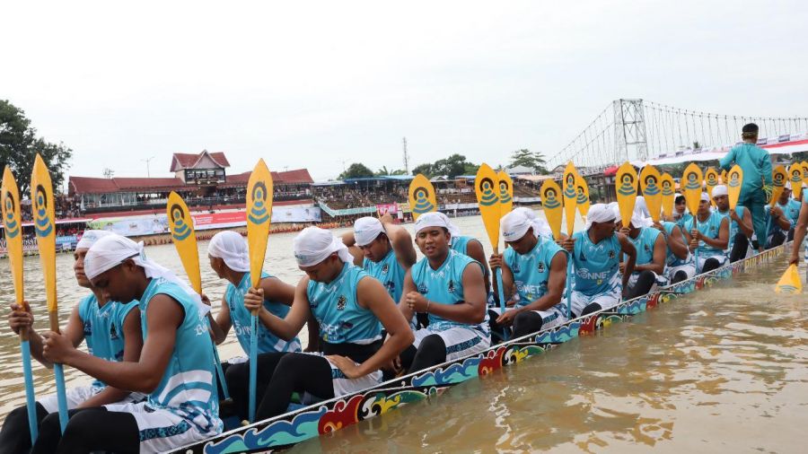 PLN Icon Plus Sponsori Tim Sultan Sakti Bakung Batuah di Pacu Jalur Taluk Kuantan 2025