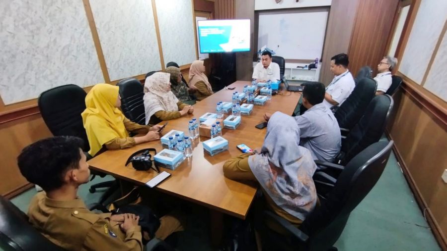 PLN Icon Plus Sumbagteng Dukung Dunia Pendidikan melalui Akses Teknologi Informasi ke SMKN 1 Baso