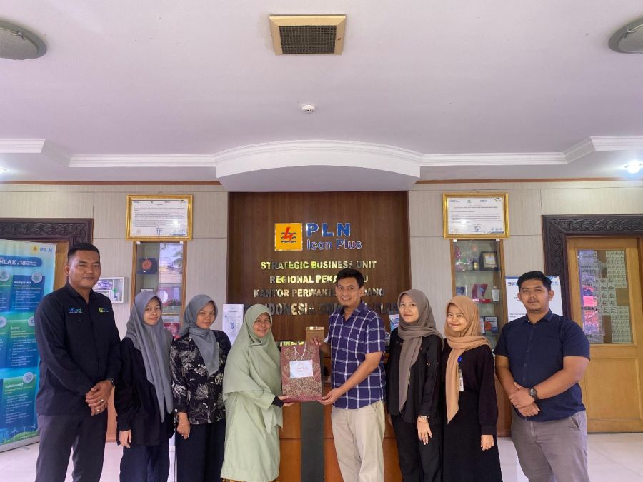 PLN Icon Plus Sumbagteng Lakukan Sharing Knowledge dengan Siswa SMK Kartika 1-2 Padang