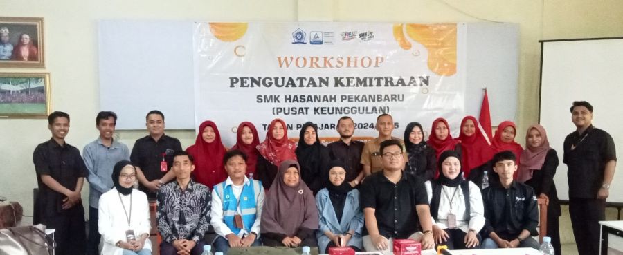 PLN Icon Plus Sumbagteng Lanjutkan Kolaborasi Teaching Factory dengan SMK Hasanah Pekanbaru