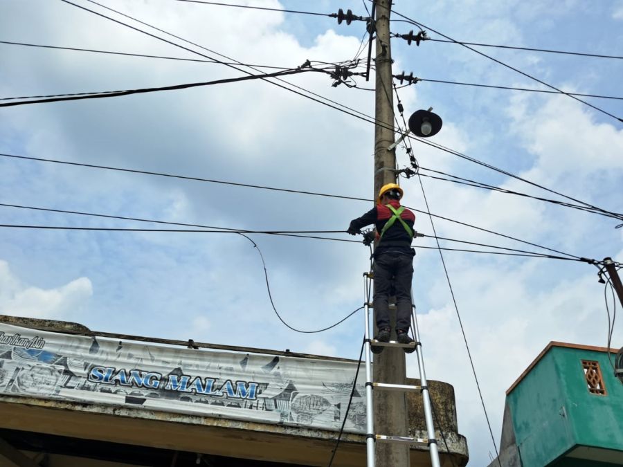 PLN Icon Plus Sumbagteng Optimalkan Jaringan Internet Fiber Optik di Muara Fajar
