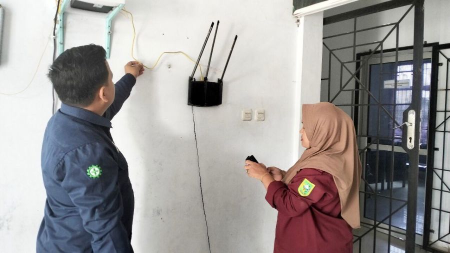 PLN Icon Plus Sumbagteng Tinjau Kepuasan Pelanggan di UPT Pengembangan Ternak dan Pakan Riau
