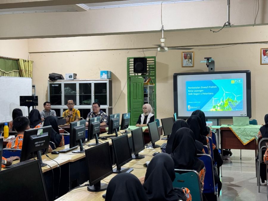 PLN Icon Plus Sumbagteng Unit Riau & Kepri Beri Pembekalan Keterampilan Siswa SMKN 1 Pekanbaru