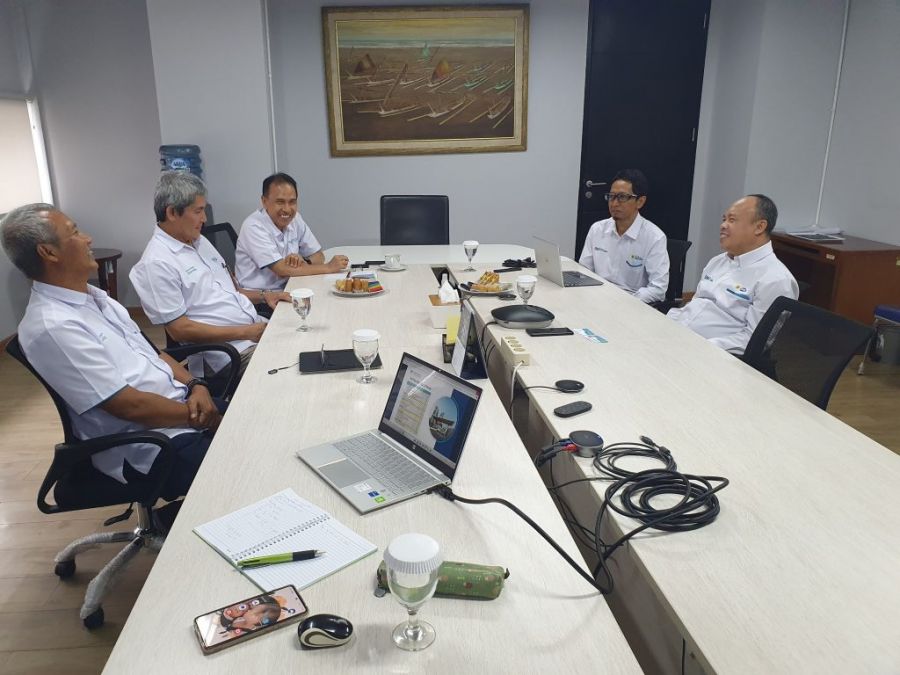PLN MCTN bersama IT PLN Dukung Energi Hijau untuk Masa Depan dengan Revitalisasi Taman Kampus