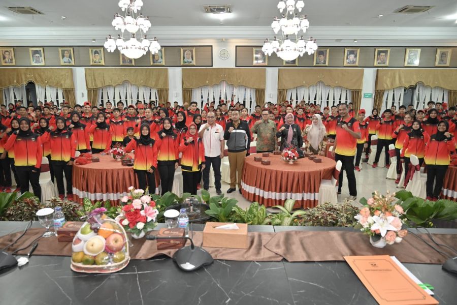 Plt Gubernur Audy Joinaldy Lepas 170 Anggota Kontingen Sumbar ke Ajang Pra-Popnas