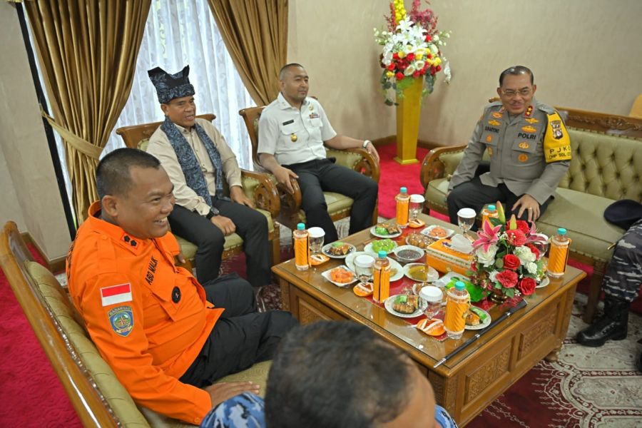 Plt Gubernur Audy Sambut Kepala Basarnas untuk Tinjau Simulasi Megathrust