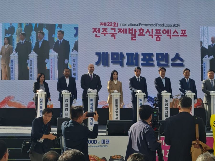 Plt. Gubernur Sumbar Mendapat Kehormatan Membuka Kegiatan IFFE Tahun 2024 di Korea Selatan