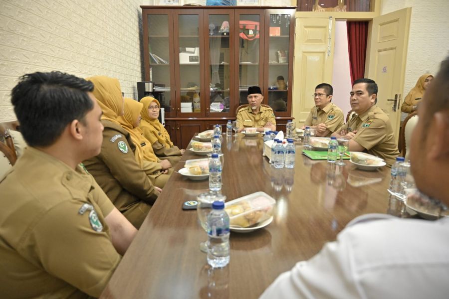 PNS Berprestasi Ditetapkan, Gubernur Mahyeldi Imbau Pelayan Publik Terus Berinovasi