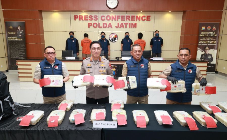 Polda Jatim Berhasil Ungkap Jaringan Narkoba Internasional 21 Kg Sabu Senilai 22 Milyar Disita
