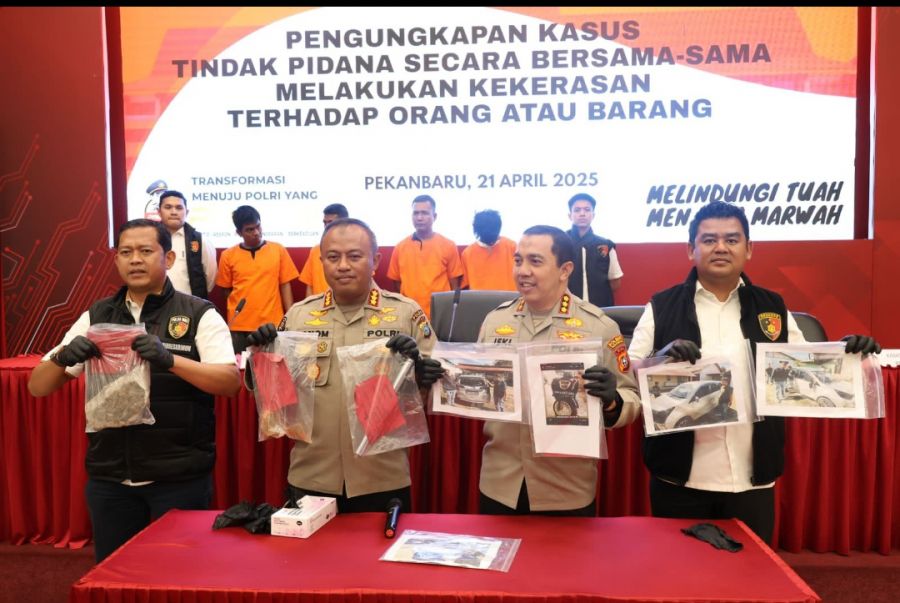 Polda Riau Tangkap Empat Debt Collector Yang Terlibat Pengrusakan dan Intimidasi