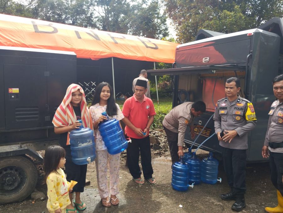 Polda Sumbar Terapkan Mobil Sistem Water Treatment untuk Warga Terdampak Bencana Banjir Bandang