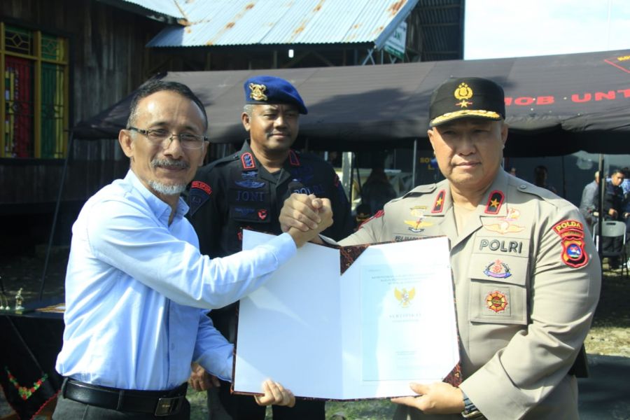 Polda Sumbar terima Sertifikat Tanah di Pasbar untuk Pembangunan Mako Batalyon Satbrimob