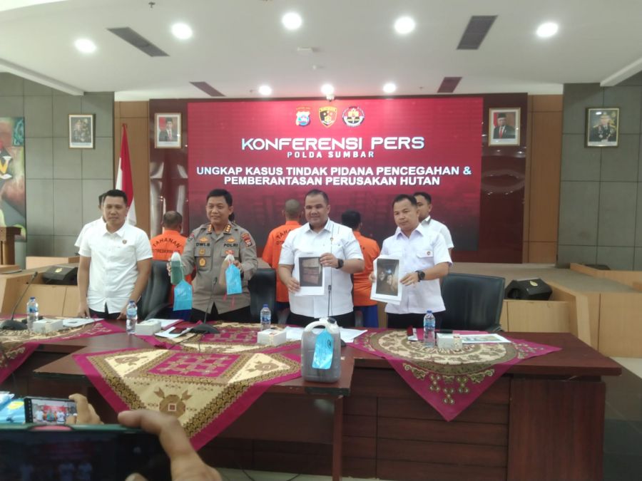 Polda Sumbar Ungkap Kasus Penyalahgunaan BBM Bersubsidi dan Ilegal Logging