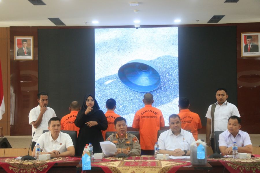 Polda Sumbar Ungkap Kasus Penyalahgunaan BBM Bersubsidi dan Illegal Logging