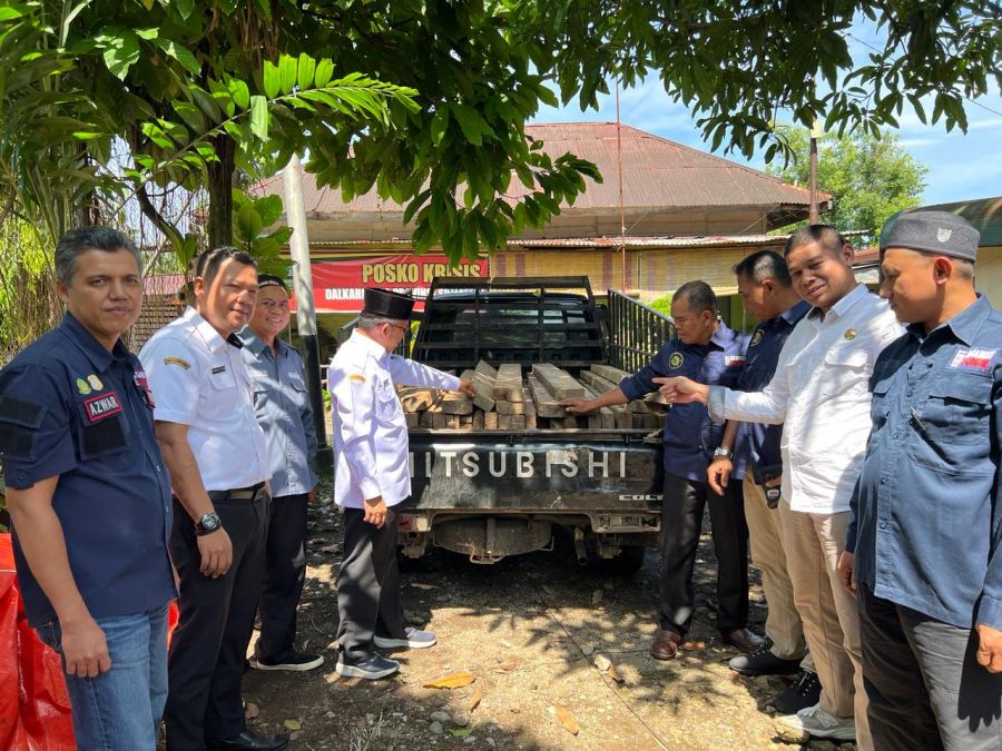 Polhut Dinas Kehutanan Sumbar Amankan 2 Pelaku Illegal Logging di Kabupten Solok
