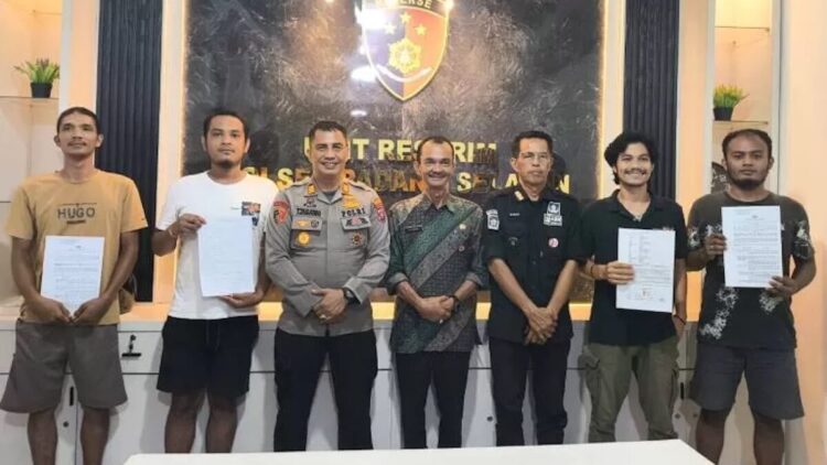 Polisi Amankan 4 Pelaku Pungli di Pantai Air Manis