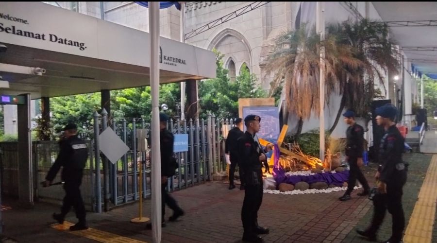 Polisi Amankan Ibadah Paskah di Gereja Katedral Jakarta