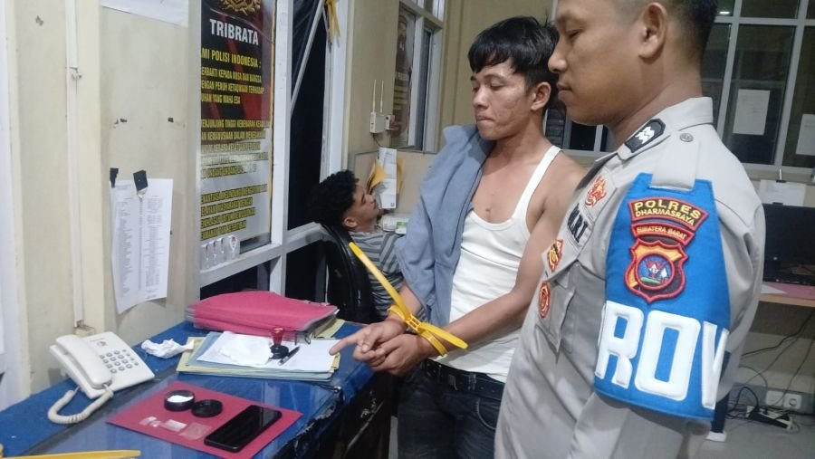 Polres Dharmasraya Gulung Sepasang Kekasih Pemilik Shabu di Sungai Kambut 
