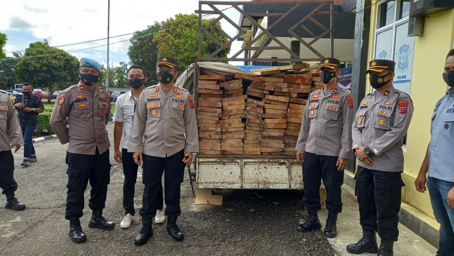 Polres Dharmasraya Tangkap Pengangkut Hasil Hutan Tanpa Dokumen yang Sah