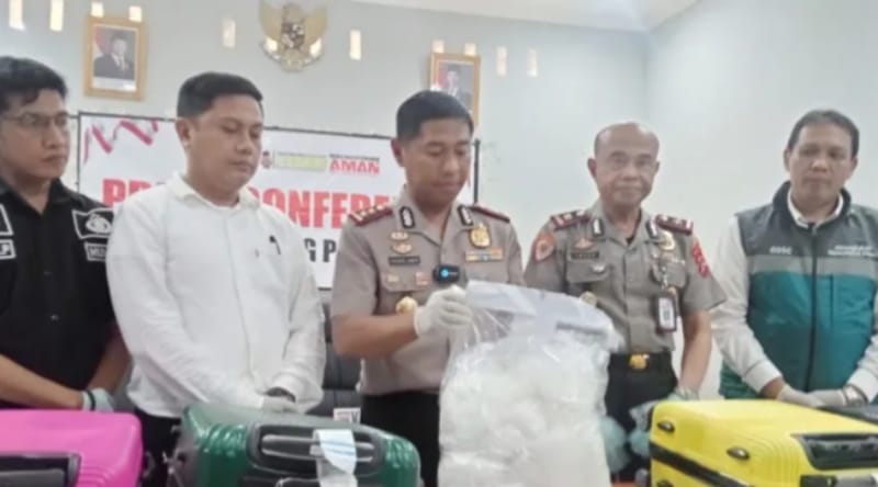 Polres Padang Pariaman Gagalkan Penyelundupan 7,9 Kg Sabu di Bandara Internasional Minangkabau