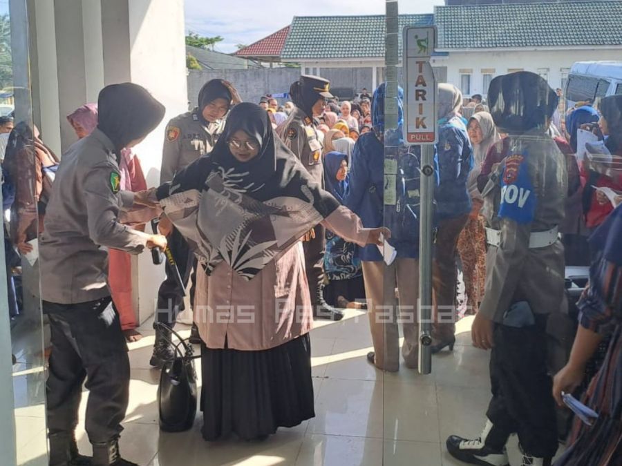 Polres Pasaman Barat Kawal Proses Sortir dan Pelipatan Surat Suara Pemilu 2024