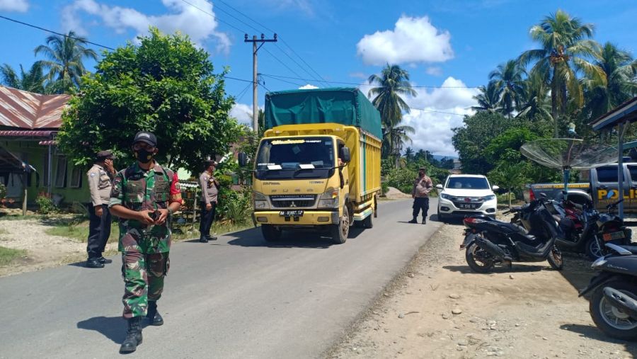 Polres Pasbar Gandeng Kodim 0305/Pasaman dalam Akselerasi Vaksinasi di Kegiatan Pembatasan Jalan
