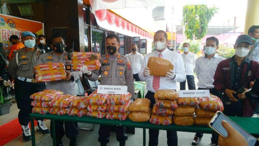 Polresta Padang Ungkap Peredaran Narkoba Lintas Provinsi, 28 Kg Ganja Diamankan