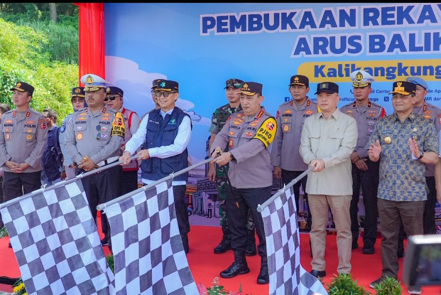 Polri Lepas Flag Off One Way Nasional Arus Balik Lebaran 2025 di KM 414 Sampai KM 70 Hari Ini