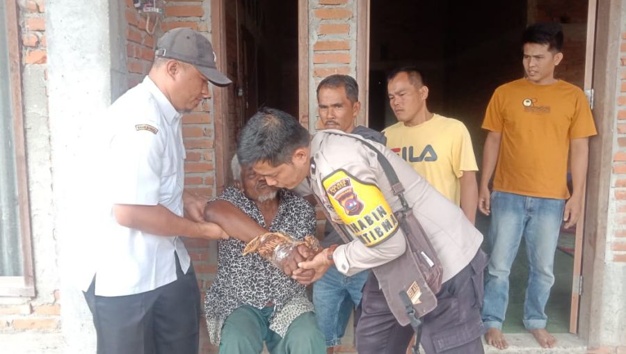 POLSEK GUGUK AMANKAN ODGJ YANG MERESAHKAN WARGA, BEKERJASAMA DENGAN PUSKESMAS DAN MASYARAKAT