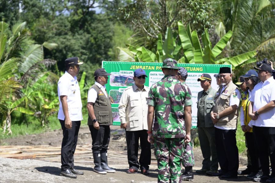 Presiden Prabowo Apresiasi TNI dan Warga dalam Pembangunan Jembatan Bailey Padang Mantuang