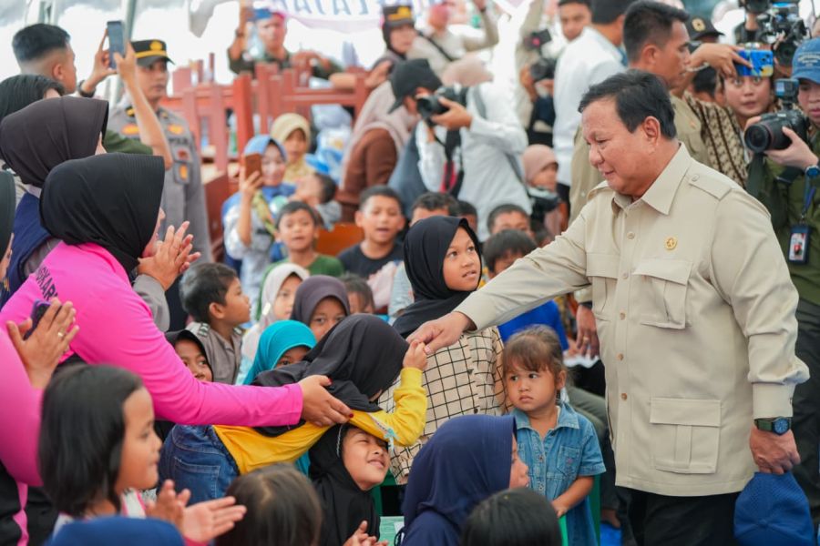 Presiden Prabowo Kuatkan Warga Palembayan, Hunian Sementara Ditargetkan Rampung Sebulan