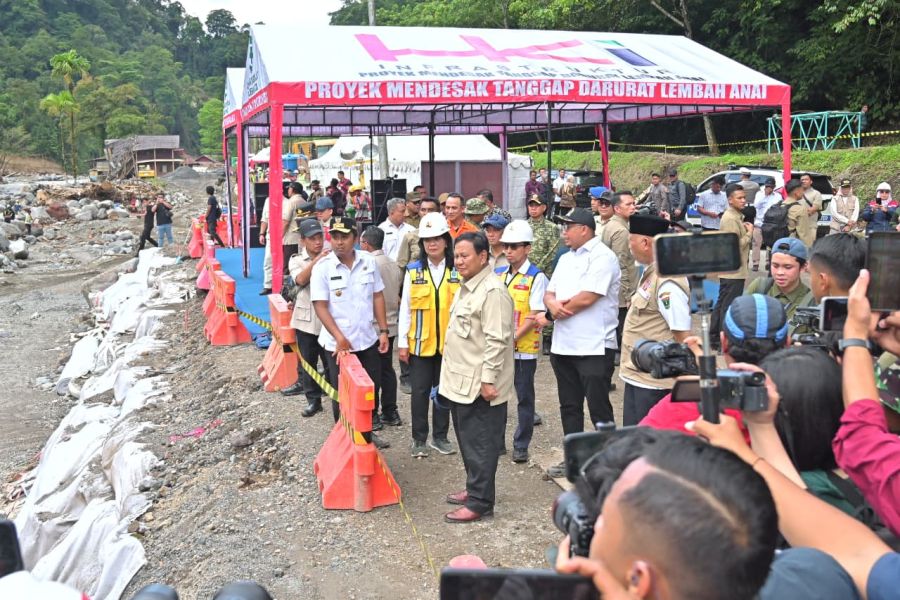 Presiden Prabowo Tinjau Langsung Jalan Nasional Putus di Lembah Anai