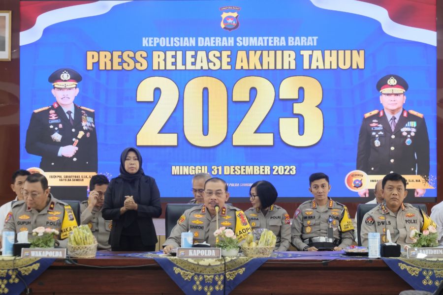 Press Release Akhir Tahun 2023, Kapolda Suharyono Ekspos Prestasi Polri Sumbar di Tahun 2023