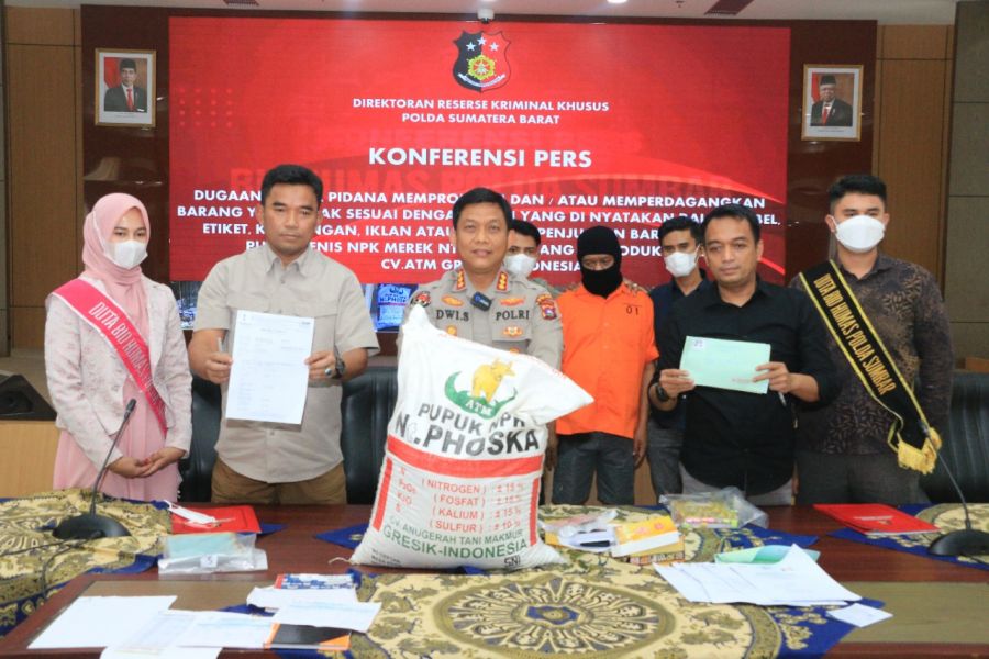 Produksi Pupuk Tidak Sesuai dengan Label Resmi, Polda Sumbar Sita 13 Ton Nt.PHOSKA