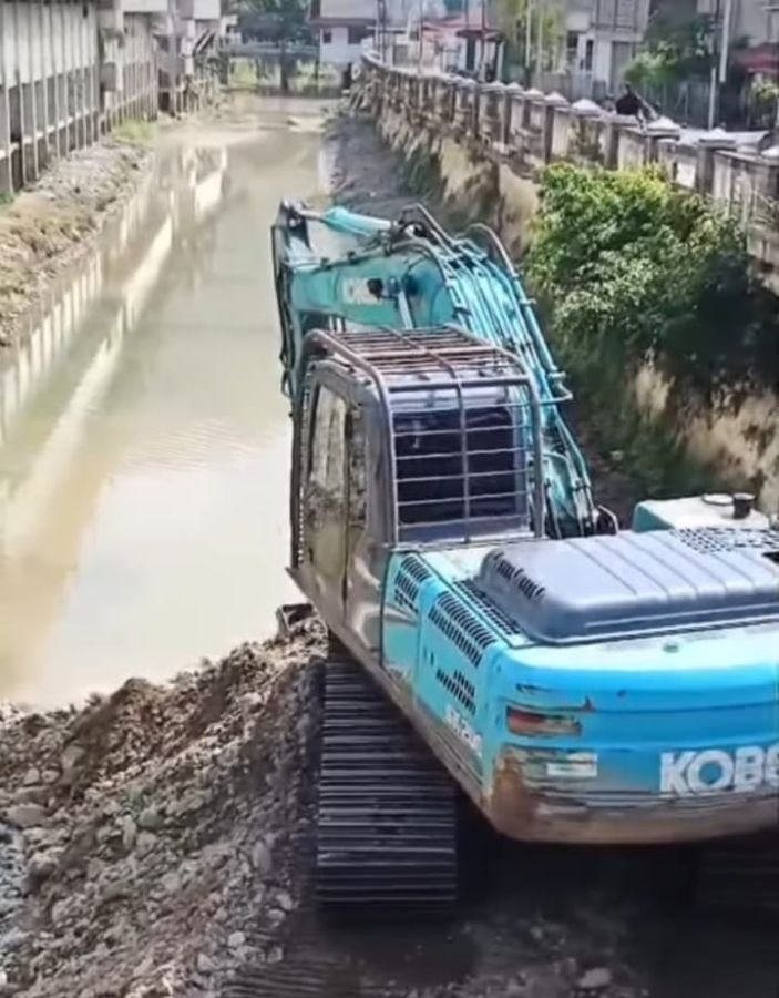 PUPR Sawahlunto Bersihkan Sungai Batang Lunto, Antisipasi Banjir dan Jaga Kelestarian Lingkungan