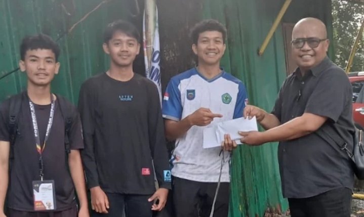 Raih Tiga Emas Panahan, Atlet dan Pelatih Sawahlunto Terima Reward Rp14 Juta