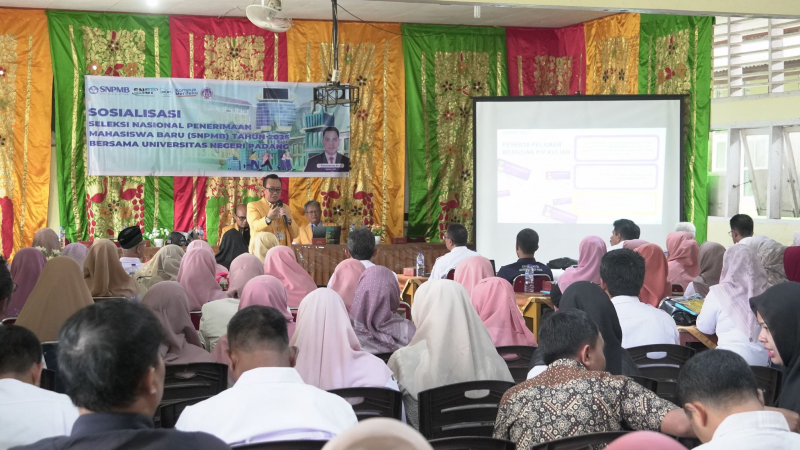 Rangkaian Sosialisasi SNPMB 2025 UNP Diikuti 62 SMA dan SMK di Solok Raya