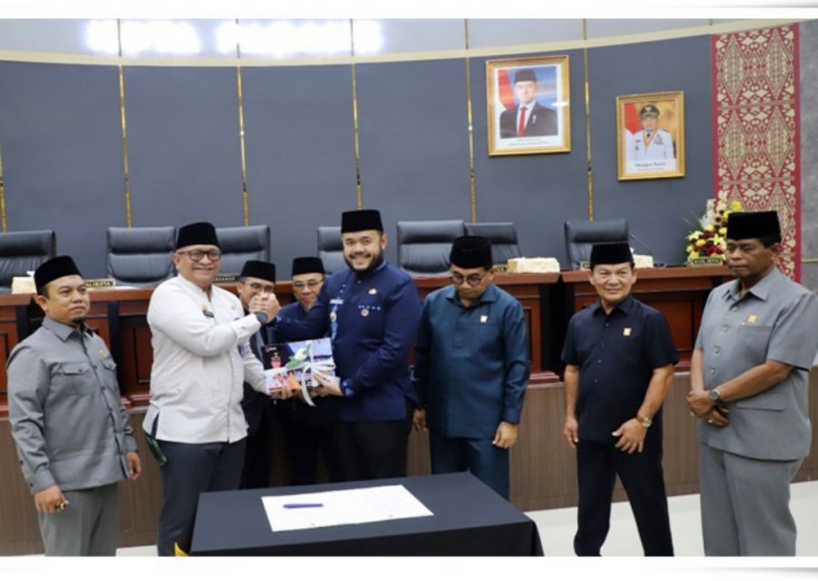 Rapat Paripurna DPRD Kota Padang, Sertijab Pj Walikota kepada Walikota Padang Periode 2025-2030