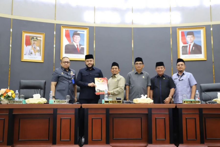 Rapat Paripurna DPRD Kota Padang Tutup Masa Sidang III dan Buka Masa Sidang I Tahun 2025